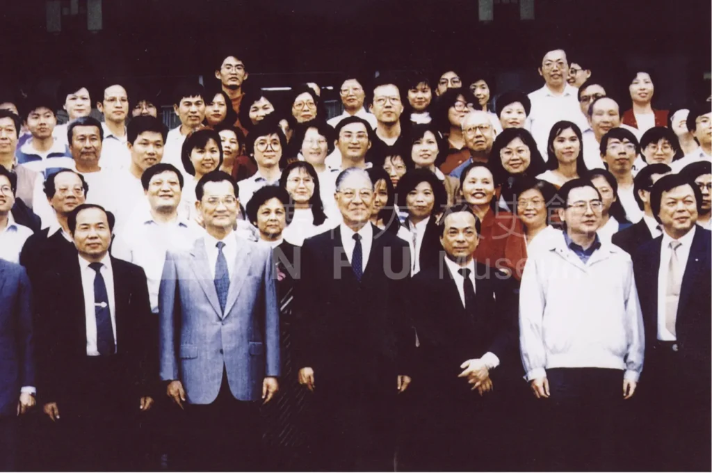 A group photo of people。